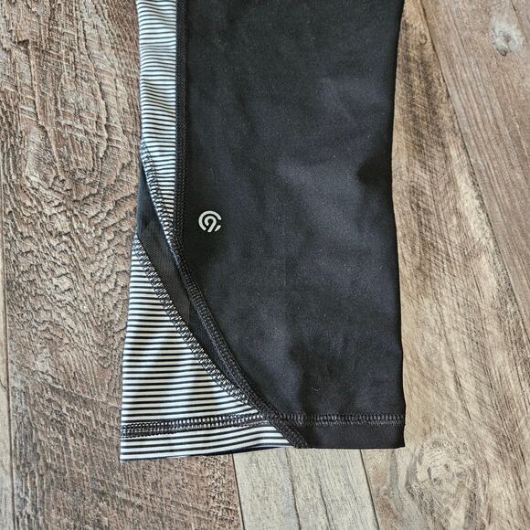Champion Striped Leggings Size Medium Black White Capri Phone Side Pockets Mesh - Picture 7 of 9